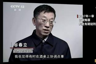 你俩这是在干嘛？第三节行将结束之际 亚历山大和琼斯纠缠在一块